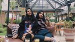Soraya Rasyid Hangout di Beach Club hingga Makan di Kaki Lima