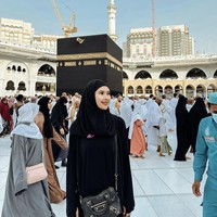 Tak hanya berkarier di dunia akting, Soraya rupanya juga pernah menjajal dunia tarik suara. Pada tahun 2022 ia merilis lagu berjudul I Miss You. Foto: Instagram/sorayarasyid12