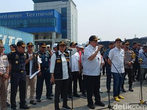 Airlangga Minta Jajaran Kerja 24 Jam Selesaikan 17 Ribu Kontainer Tertahan