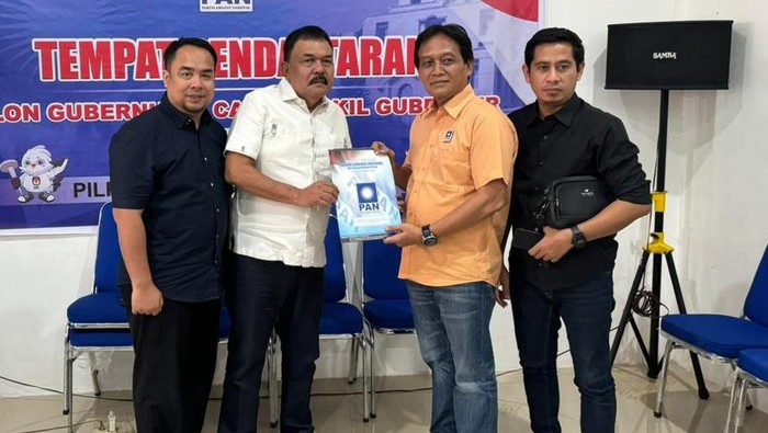 Tim Pemenangan Bobby Nasution ambil formulir ke PAN Sumut. (dok. Istimewa)