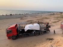 Truk Bantuan Mulai Tiba di Gaza Melalui Dermaga Apung yang Dibangun AS