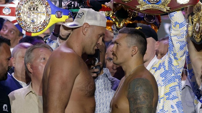 Boxing - Tyson Fury v Oleksandr Usyk - Weigh-in - BLVD City - Music World, Riyadh, Saudi Arabia - May 17, 2024 Tyson Fury and Oleksandr Usyk face off during the weigh-in Action Images via Reuters/Andrew Couldridge