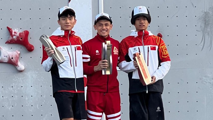 Atlet panjat tebing Indonesia Veddriq Leonardo dan Rajiah Salbillah membuka kans tampil di Olimpiade 2024. Ini setelah dia memenangi Olympic Qualifier Series Shanghai 2024.