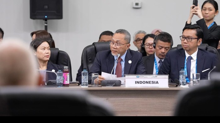 Menteri Perdagangan Zulkifli Hasan (Zulhas) menyebut Asia-Pacific Economic Cooperation (APEC) atau Kerja Sama Ekonomi Asia-Pasifik berperan penting untuk memperkuat sistem perdagangan multilateral. Momentum Pertemuan Tingkat Menteri Perdagangan APEC atau APEC Ministers Responsible for Trade (MRT) bisa menghasilkan kemajuan perundingan di World Trade Organization (WTO) yang substansial.