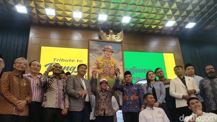 Akbar Tandjung Diberi Penghargaan Maestro Aktivis Indonesia. (Dwi/detikcom)