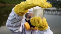 Aksi tersebut juga sebagai bentuk kampanye terkait kualitas air dari Sungai Citarum yang masih tercemar. 