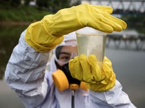 Aksi Menjaga Kualitas Air Sungai Citarum Bandung