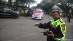 Ambulans Evakuasi Korban Kecelakaan Pesawat Jatuh di BSD Tangsel