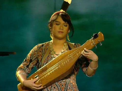 Ayuan Prawida memainkan alat musik Sape di welcoming dinner WWF di Bali (tangkapan layar)