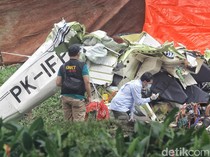 Bangkai Pesawat Jatuh di BSD Belum Dievakuasi