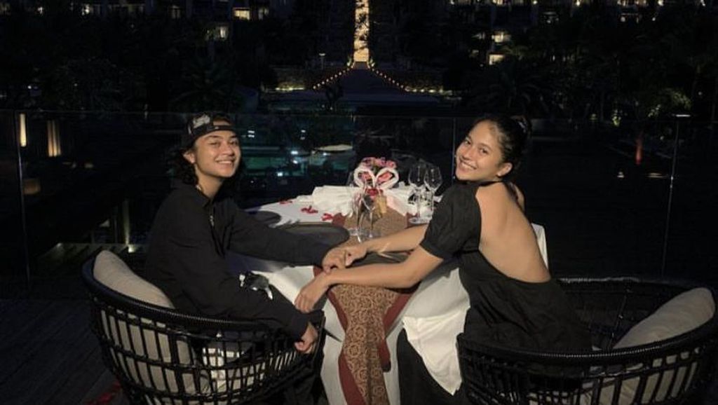 Bastian Steel Bahagia 5 Tahun Pacaran dengan Sitha Marino