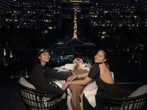 So Sweet! Keseruan Bastian Steel dan Sitha Marino saat Dinner Romantis