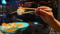 Choipan ini juga enaknya dicocol ke saus yang rasanya ada campuran asam segar. Choipan di sini juga halal jadi aman dikonsumsi oleh pelanggan muslim. Foto: detikFood/Yenny Mustika Sari