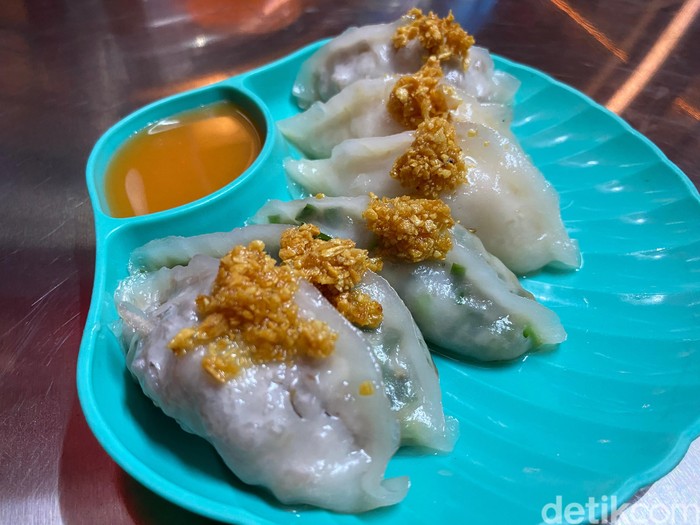 Boloman dan Choipan Mei Mei di Old Shanghai