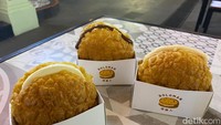 Kami membeli 3 varian rasa, yaitu butter, keju, dan Nutella. Varian butter yang paling laris ternyata memang enak. Foto: detikFood/Yenny Mustika Sari
