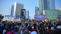 Sedangkan hadiah total yang disiapkan dalam ajang ini sekitar Rp3 miliar termasuk grand prize sebuah rumah untuk peserta yang berhasil memecahkan rekor marathon khusus bagi Warga Negara Indonesia (WNI).