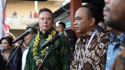Berbatik Hijau Didampingi Menkominfo, Elon Musk Resmikan Starlink di Bali
