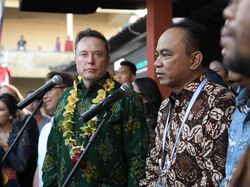 Berbatik Hijau Didampingi Menkominfo, Elon Musk Resmikan Starlink di Bali
