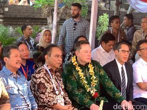 Tampang Sangar Pengawal Elon Saat Peresmian Starlink Bali