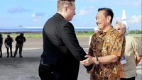 Disambut Luhut, Elon Musk Tiba di Bali