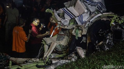 Potret Evakuasi Bangkai Pesawat Jatuh di BSD