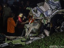 Potret Evakuasi Bangkai Pesawat Jatuh di BSD