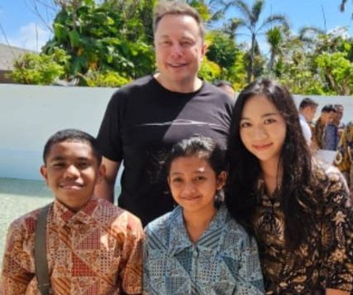 Felicia Dahayu Elon Musk
