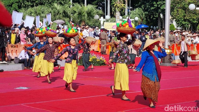 Festival Rujak Uleg di Taman Surya Balai Kota.