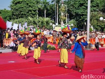 Kemeriahan Festival Rujak Uleg di Balai Kota Surabaya