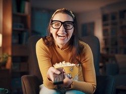 15 Film Komedi Netflix dengan Skor Tertinggi dari Kritikus Film Dunia