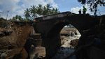 Jembatan di Tanah Datar Rusak Akibat Diterjang Banjir Bandang