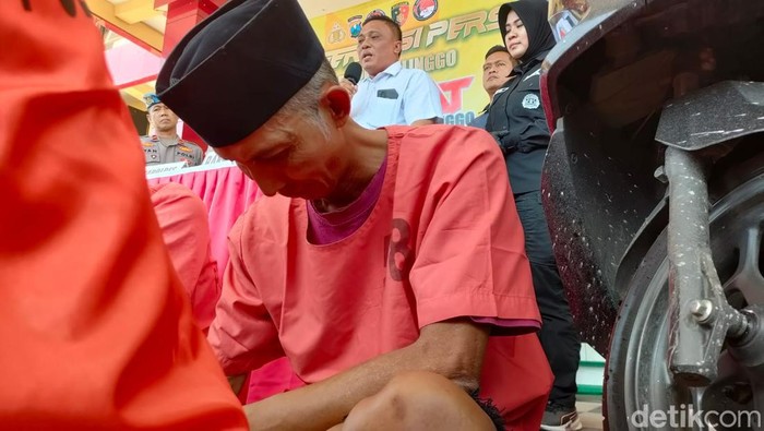Kakek di Probolinggo yang ditangkap saat pesta sabu.