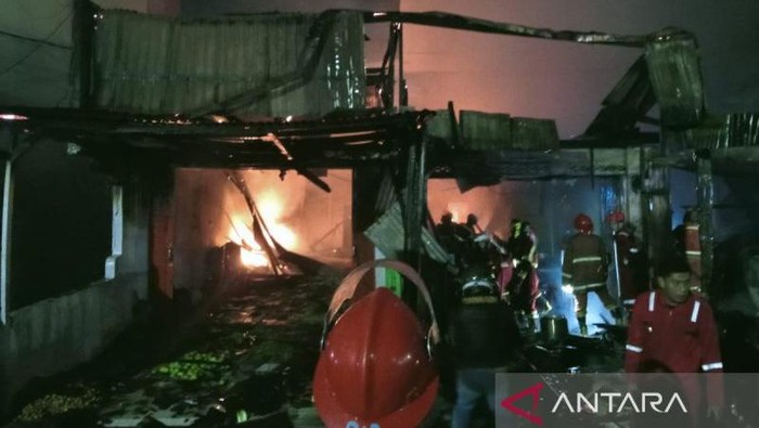 3 Ruko di Pasar Panorama Bengkulu Terbakar, 4 Orang Dilarikan ke RS