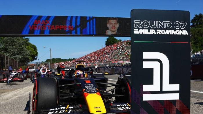 IMOLA, ITALY - MAY 18: Pole position qualifier Max Verstappen of the Netherlands driving the (1) Oracle Red Bull Racing RB20 stops in parc ferme during qualifying ahead of the F1 Grand Prix of Emilia-Romagna at Autodromo Enzo e Dino Ferrari Circuit on May 18, 2024 in Imola, Italy. (Photo by Mark Thompson/Getty Images)