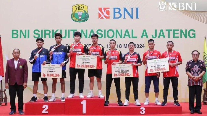 M. Afiq Dzakwan Arief/Darren Aurelius keluar sebagai juara 1 ganda taruna putra BNI Sirnas A Jateng Open 2024.