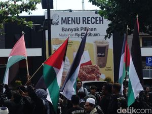 Aliansi Ormas Islam DIY-Jateng Aksi Bela Palestina di Gerai Cepat Saji Jombor