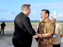 Luhut Sebut Elon Musk Pertimbangkan Bangun Pabrik Baterai Mobil Listrik di RI