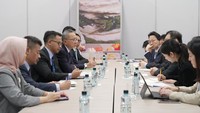 Dia mengatakan pemerintah juga mengajak Korea Selatan untuk berinvestasi di IKN Nusantara. IKN sendiri saat ini tengah dibangun dengan konsep smart city dan ramah lingkungan. Indonesia mengundang Korea untuk berinvestasi di Ibu Kota Nusantara, jelasnya. 
