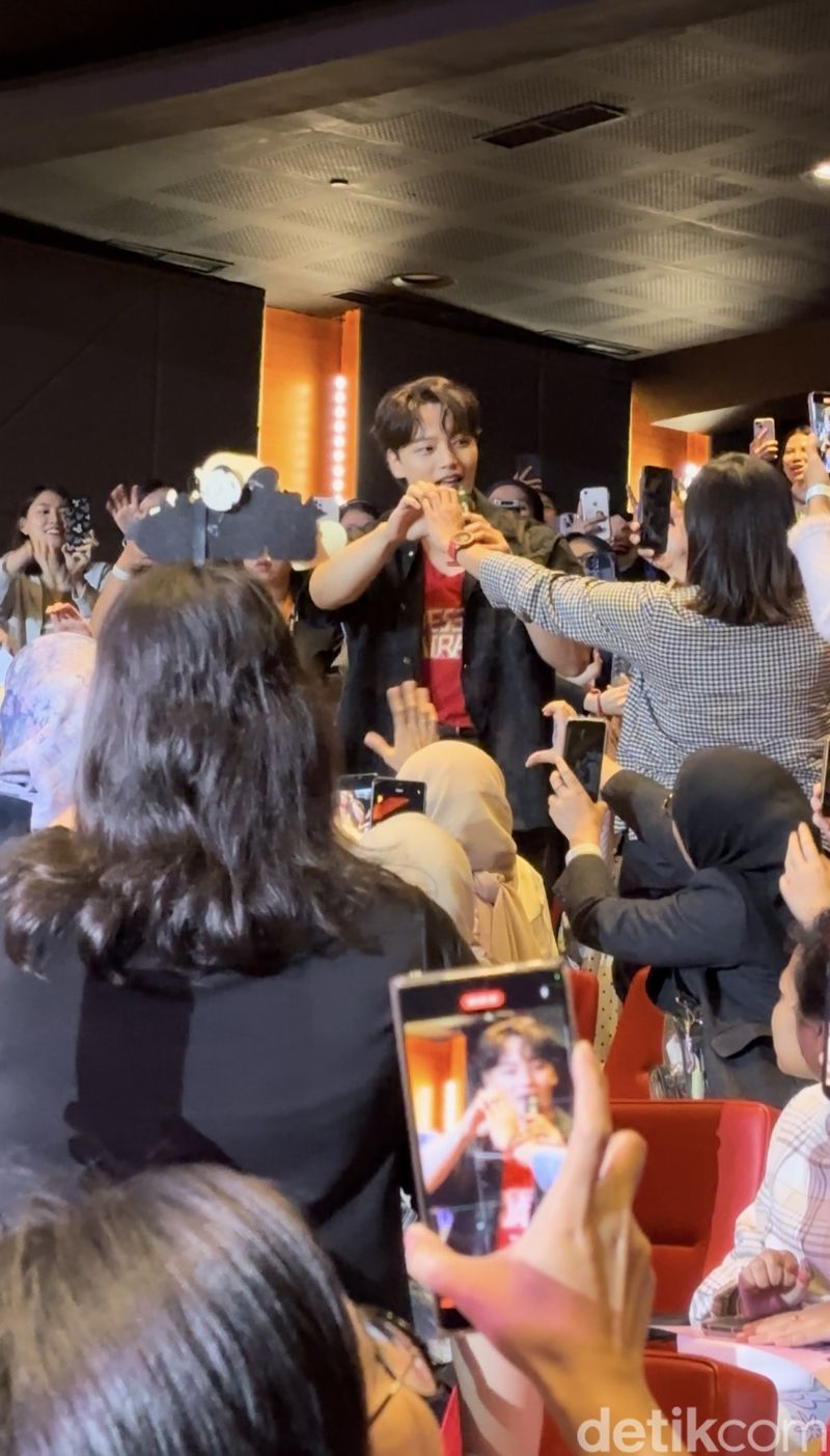 Momen Seru Fanmeeting 'DekMas' Yeo Jin Goo, Blusukan di Jakarta