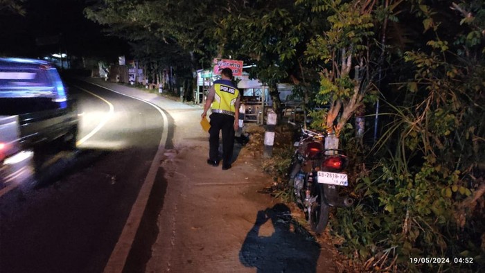 Motor menabrak pohon di jalur Parangtritis-Panggang menyebabkan 1 orang tewas, Minggu (19/5/2024).