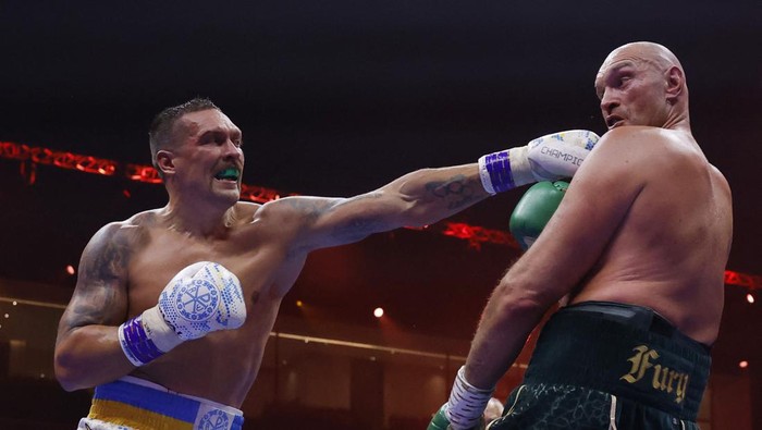 Boxing - Tyson Fury v Oleksandr Usyk - Kingdom Arena, Riyadh, Saudi Arabia - May 19, 2024 Oleksandr Usyk in action against Tyson Fury Action Images via Reuters/Andrew Couldridge