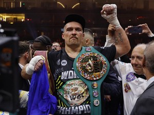 Usai Kalahkan Tyson Fury, Oleksandr Usyk Terancam Kehilangan Satu Gelarnya