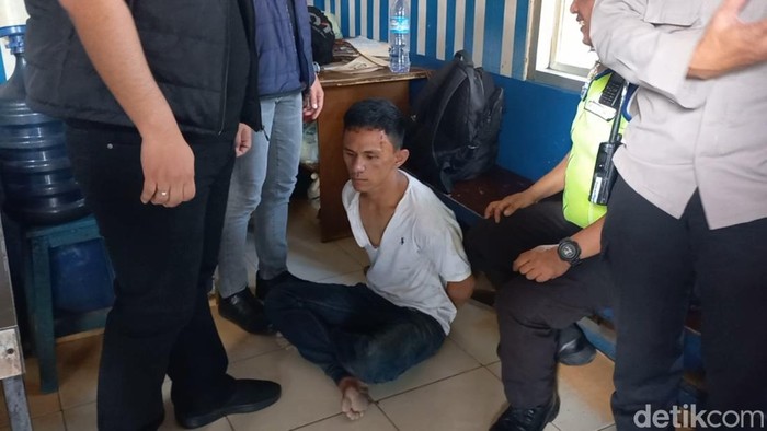 Pencopet diamuk massa saat kepergok beraksi di Pasar Burung Palembang