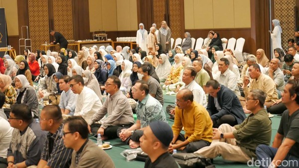Pengusaha hingga Promotor Musik Ikuti Manasik Praktik di Hotel Sultan
