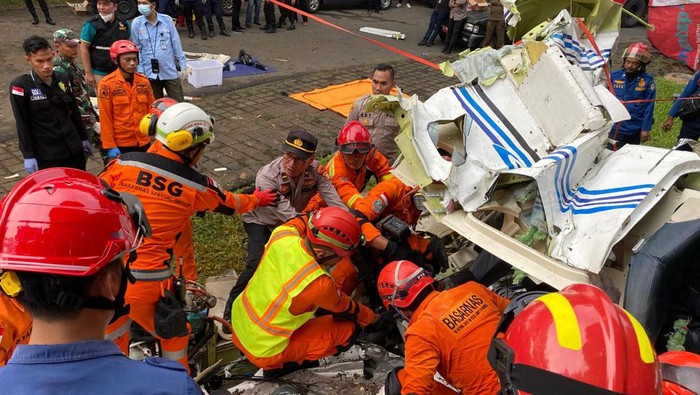 Pesawat Latih Jatuh di BSD Usai Pulang Survei dari Tanjung Lesung