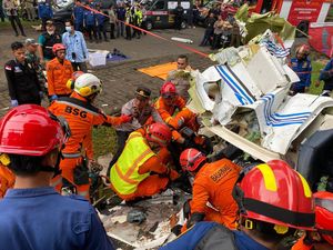RS Polri Tunggu Konfirmasi Keluarga Korban Pesawat Jatuh di BSD untuk Autopsi
