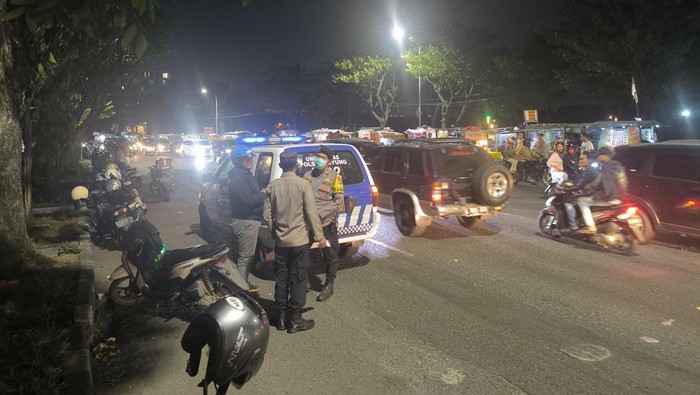 Polisi berjaga di lokasi tawuran