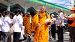 Potret 40 Bhikkhu Thudong Singgahi Masjid di Temanggung
