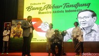 Ketua Umum (Ketum) FAN, Bursah Zarnubi, menjelaskan pertimbangan pihaknya menyematkan penghormatan kepada Akbar Tandjung. Ia mengulas bagaimana peran Akbar Tandjung mendirikan Kelompok Cipayung.