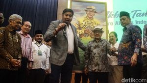 Potret Akbar Tandjung Diberi Penghargaan Maestro Aktivis Indonesia